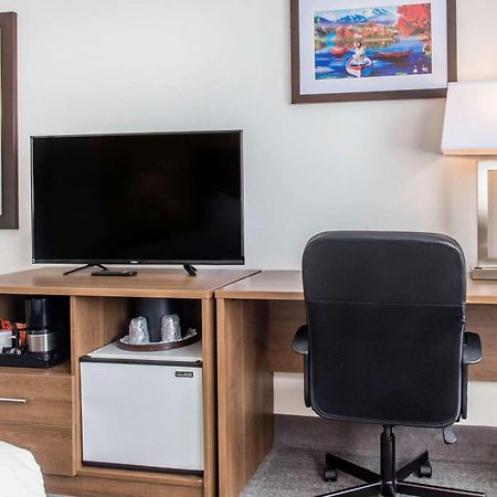 Quality Hotel Dorval Aeroport Bagian luar foto
