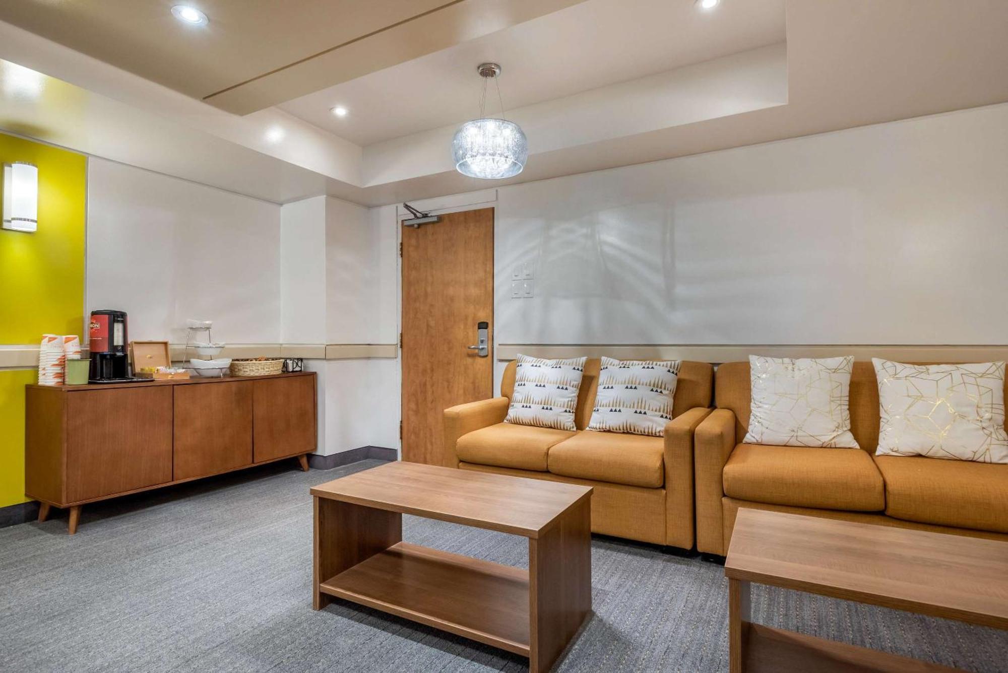 Quality Hotel Dorval Aeroport Bagian luar foto