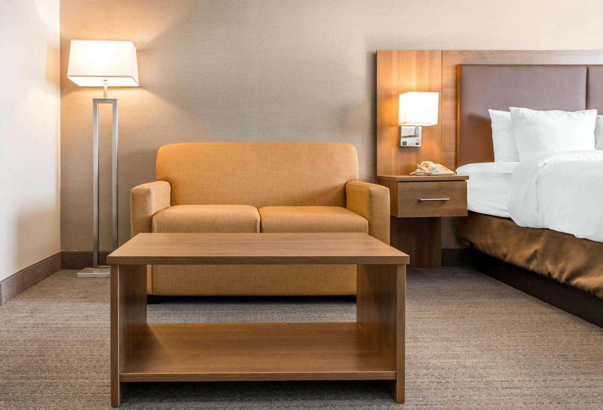 Quality Hotel Dorval Aeroport Bagian luar foto