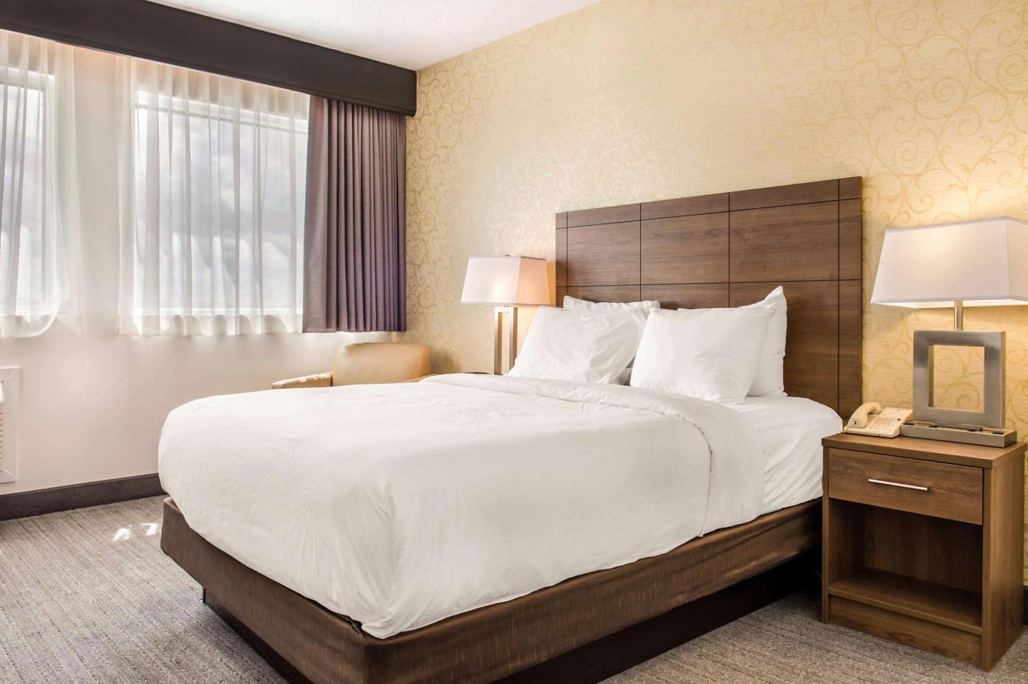 Quality Hotel Dorval Aeroport Bagian luar foto