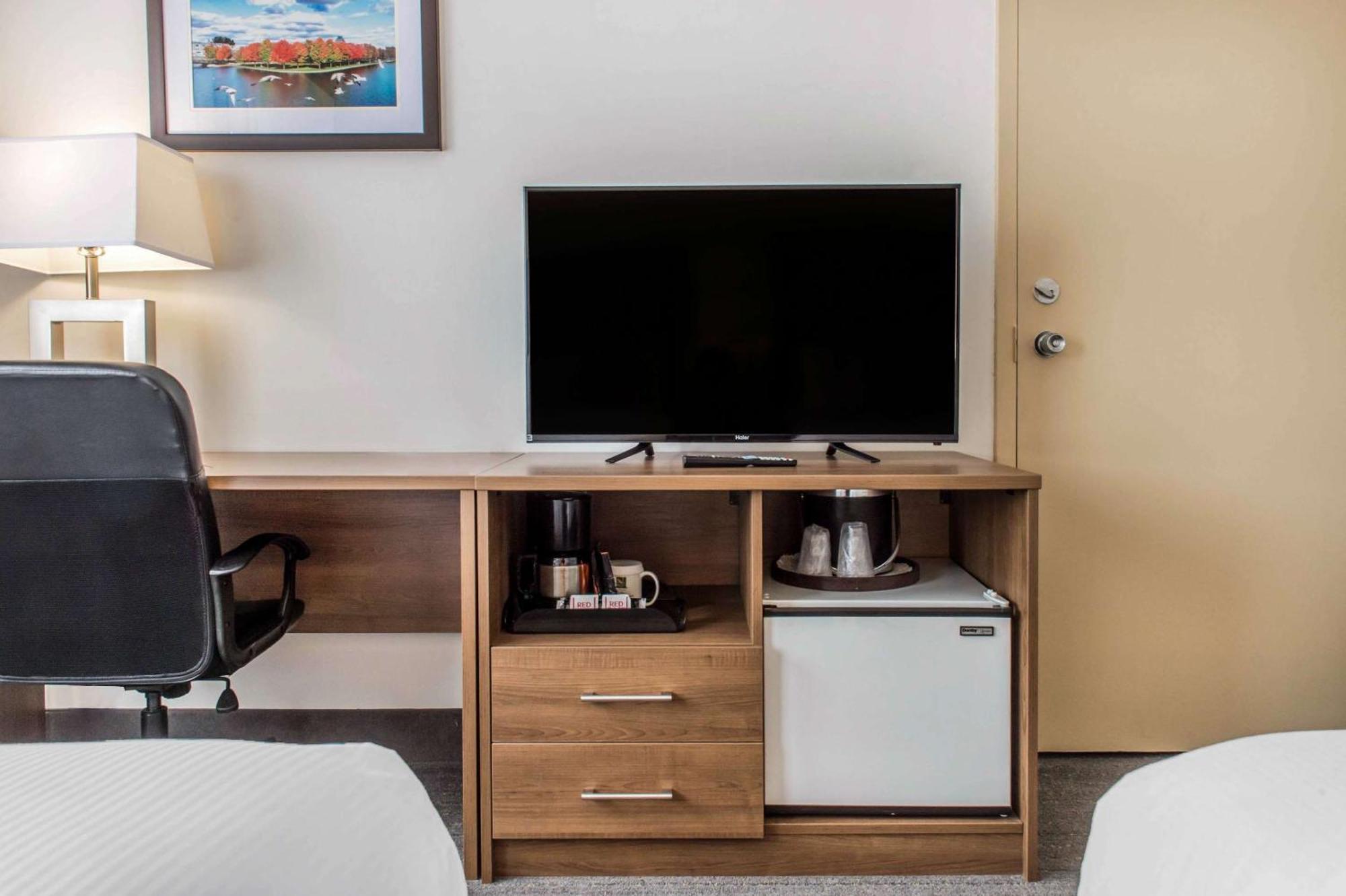 Quality Hotel Dorval Aeroport Bagian luar foto